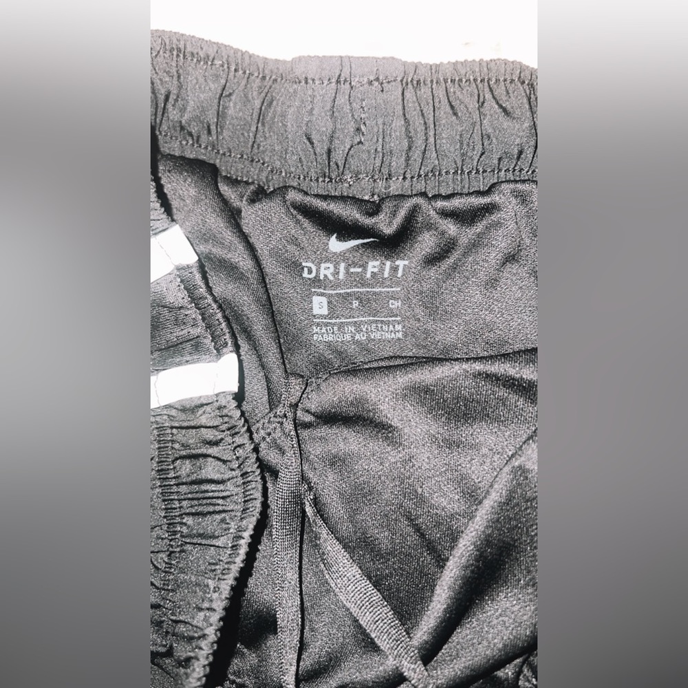 nike shorts - Picture 3 of 3